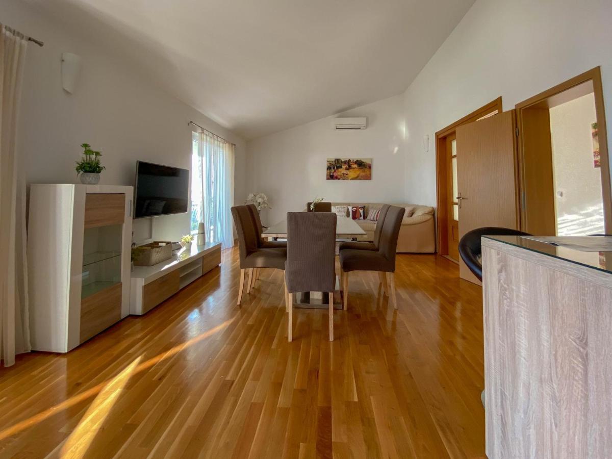 Hotel Apartman Ivan Makarska Esterno foto